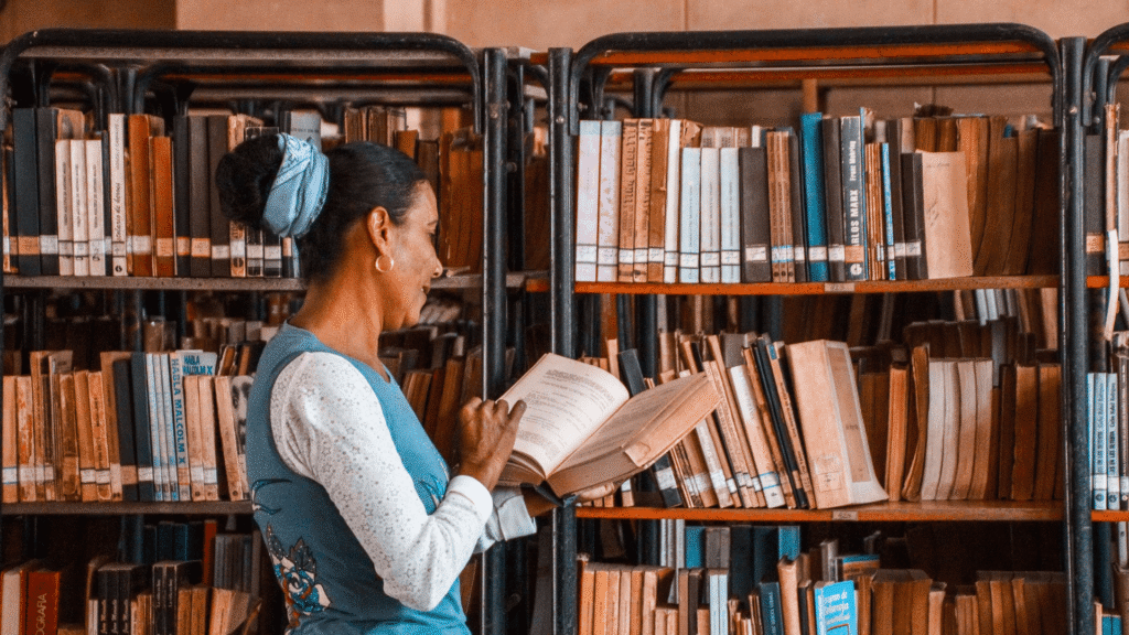 Image 3 for Library Assistant Diploma