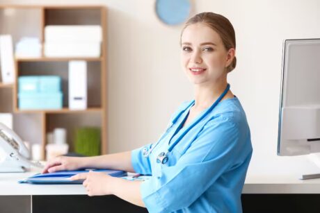 How to Start a Career as a Nursing Assistant in the UK Blog Featured Image (a nursing assistant)