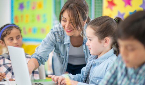 What Qualifications Do You Need to Be a Teaching Assistant in the UK?